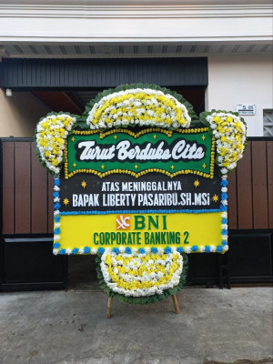Papan Bunga Duka di Bane